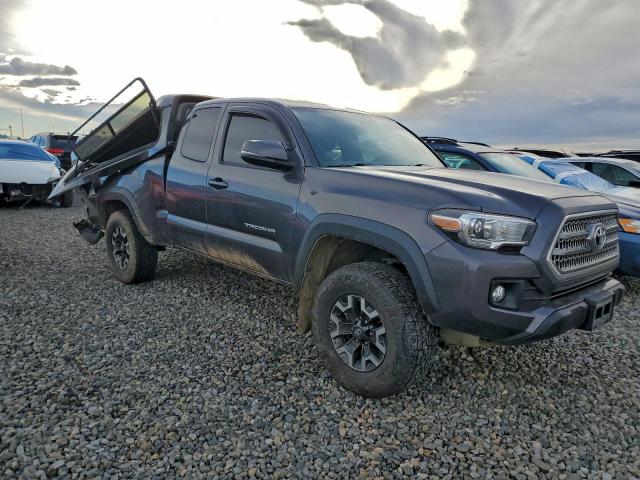 Toyota Tacoma Access Cab Image 3