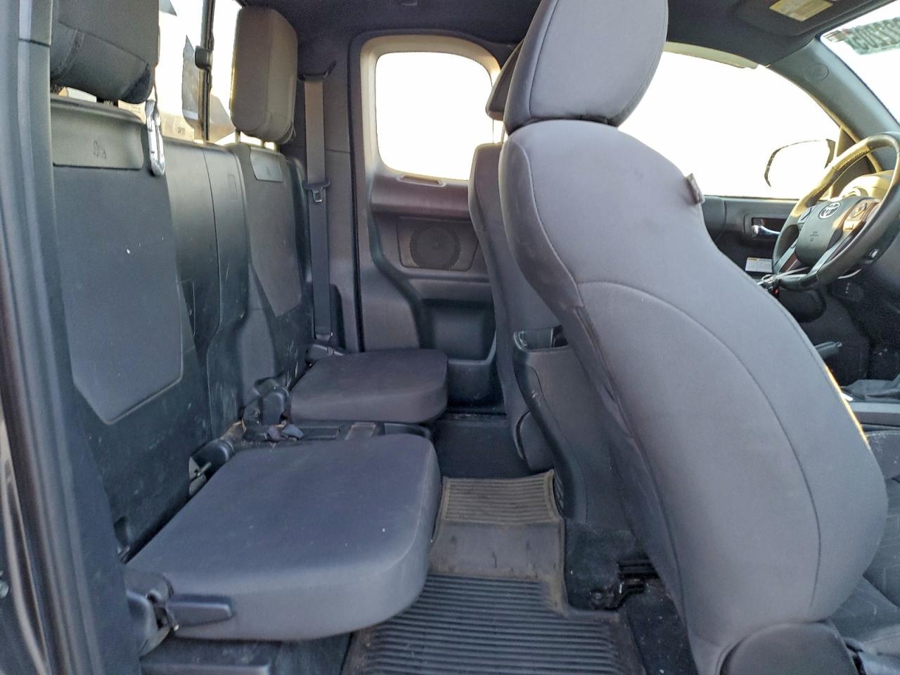 Toyota Tacoma Access Cab Image 10