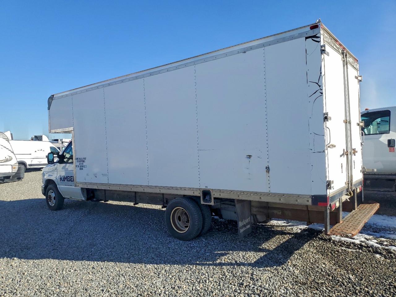 Ford Econoline E450 Super Duty Cutaway Van Image 10