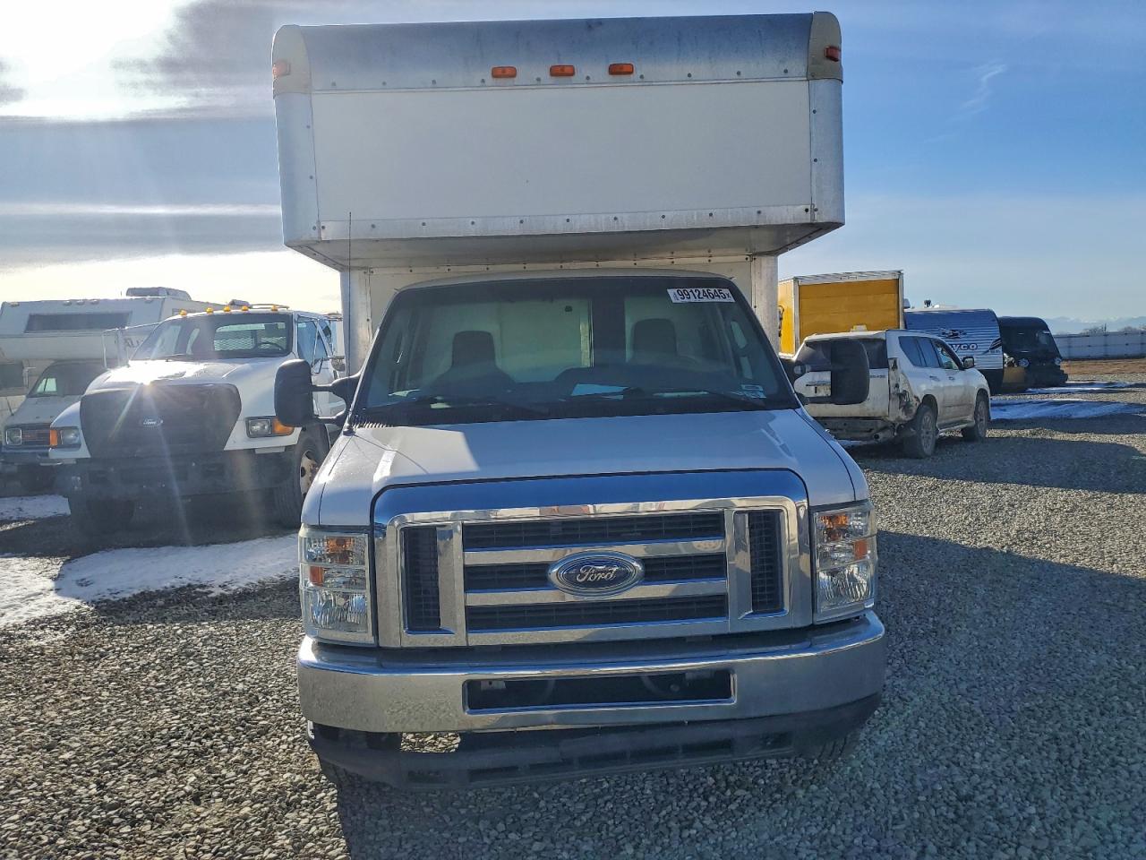 Ford Econoline E450 Super Duty Cutaway Van Image 8