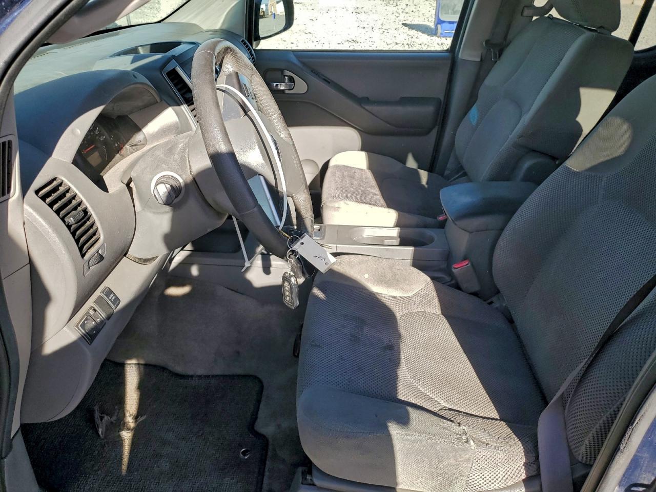 Nissan Frontier Sv Image 9