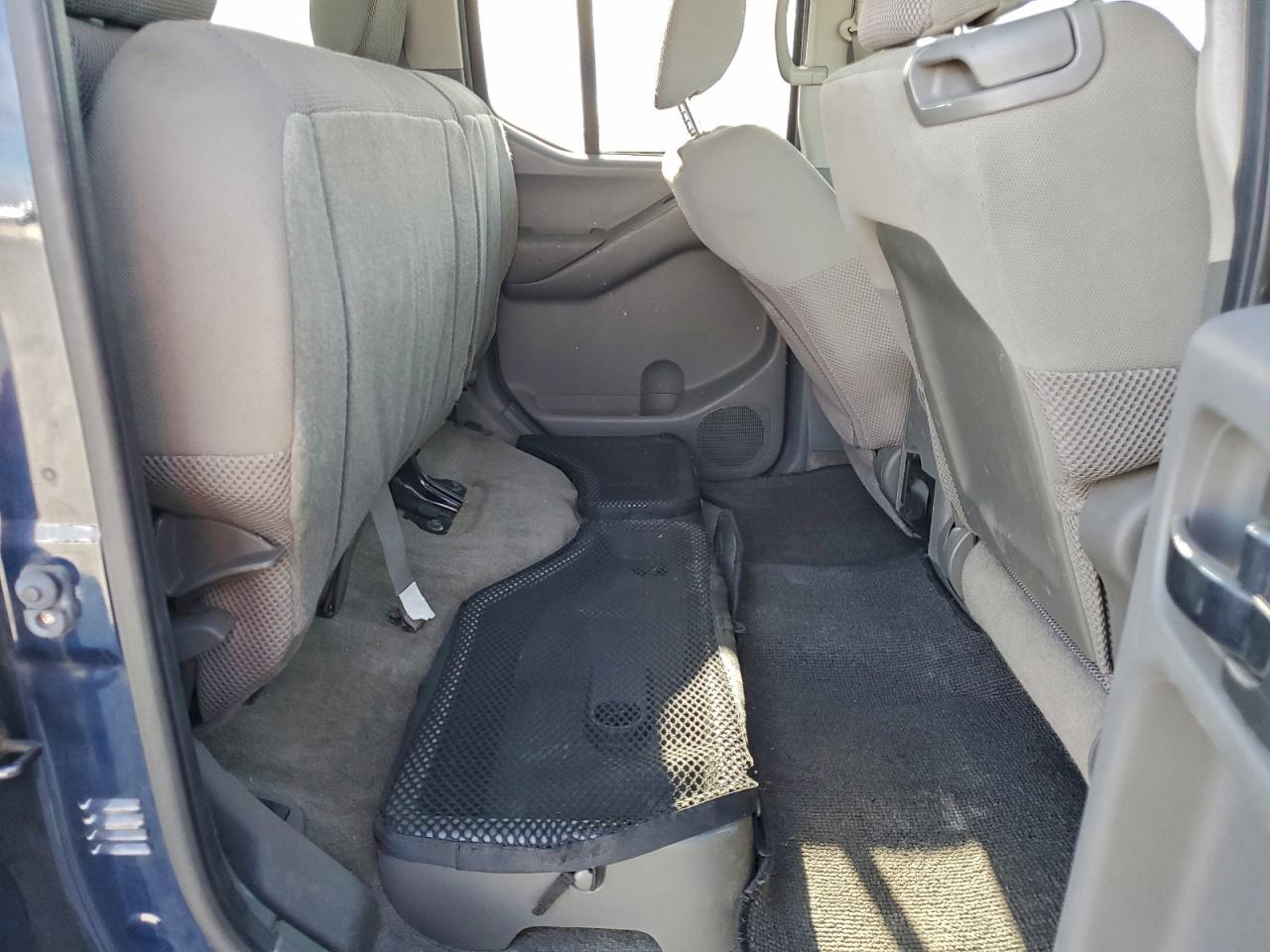 Nissan Frontier Sv Image 6