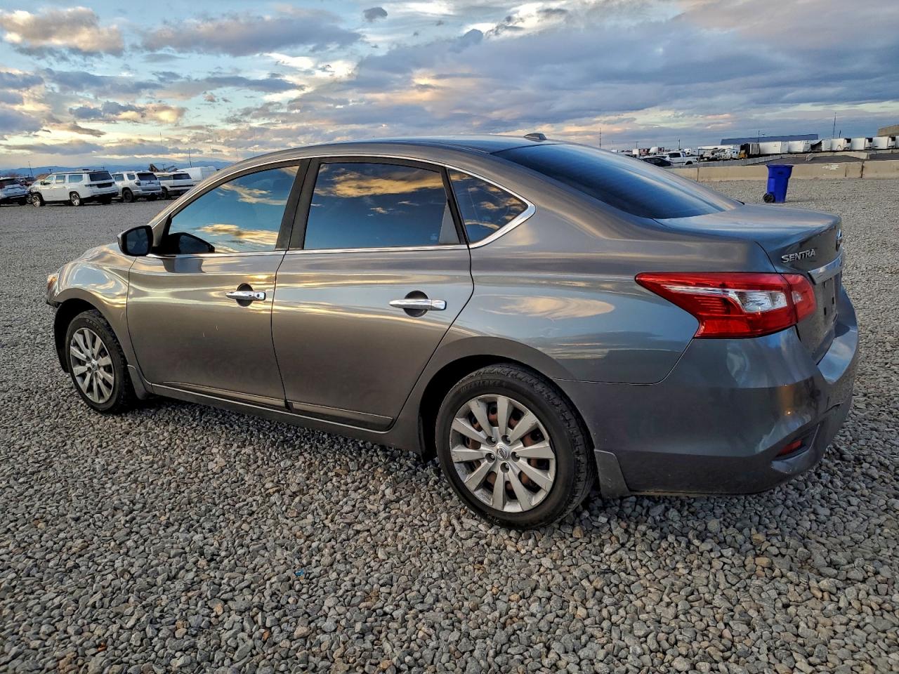 Nissan Sentra S Image 2