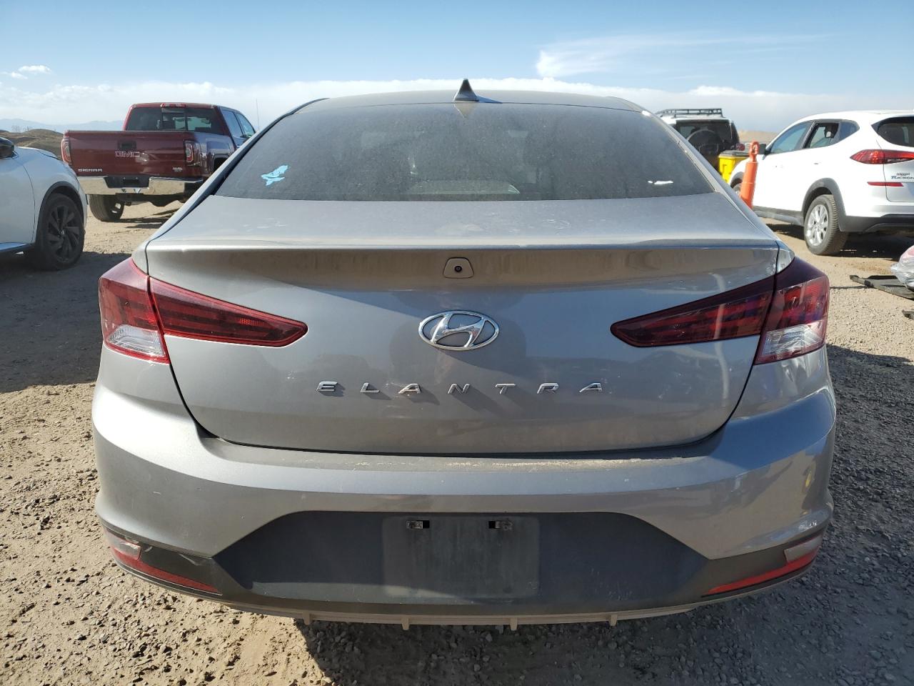 Hyundai ELANTRA Sel Image 12