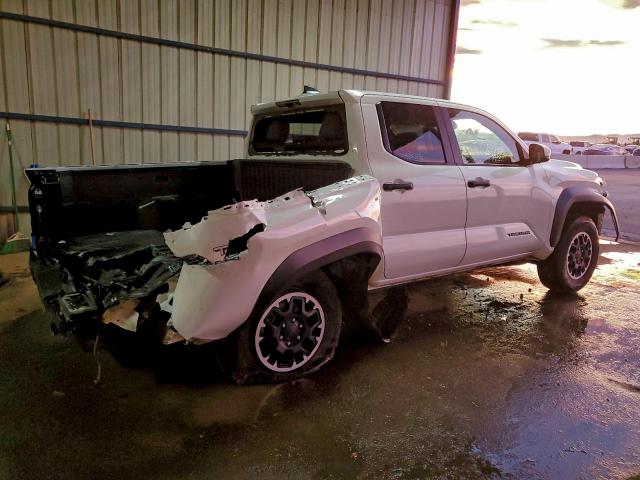 Toyota Tacoma Double Cab Image 2