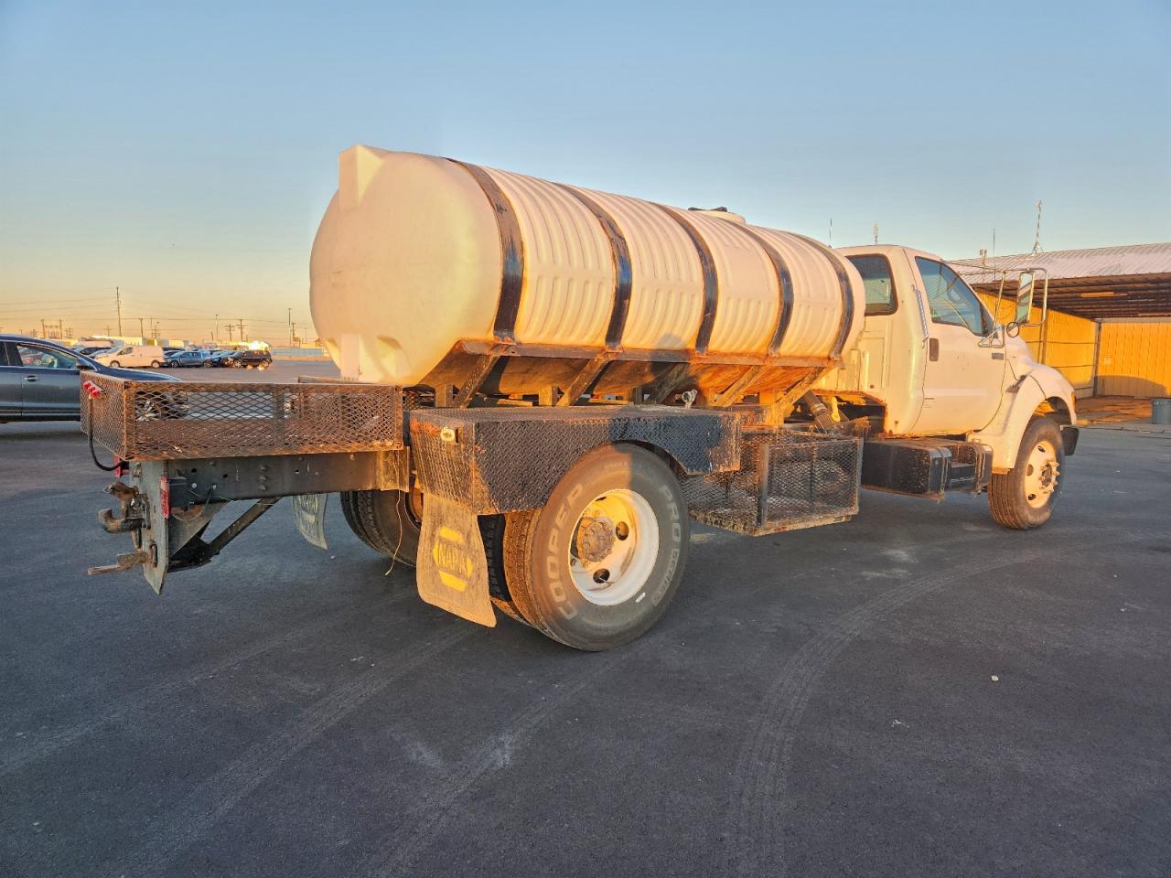 Ford F-650 Super Duty Image 8