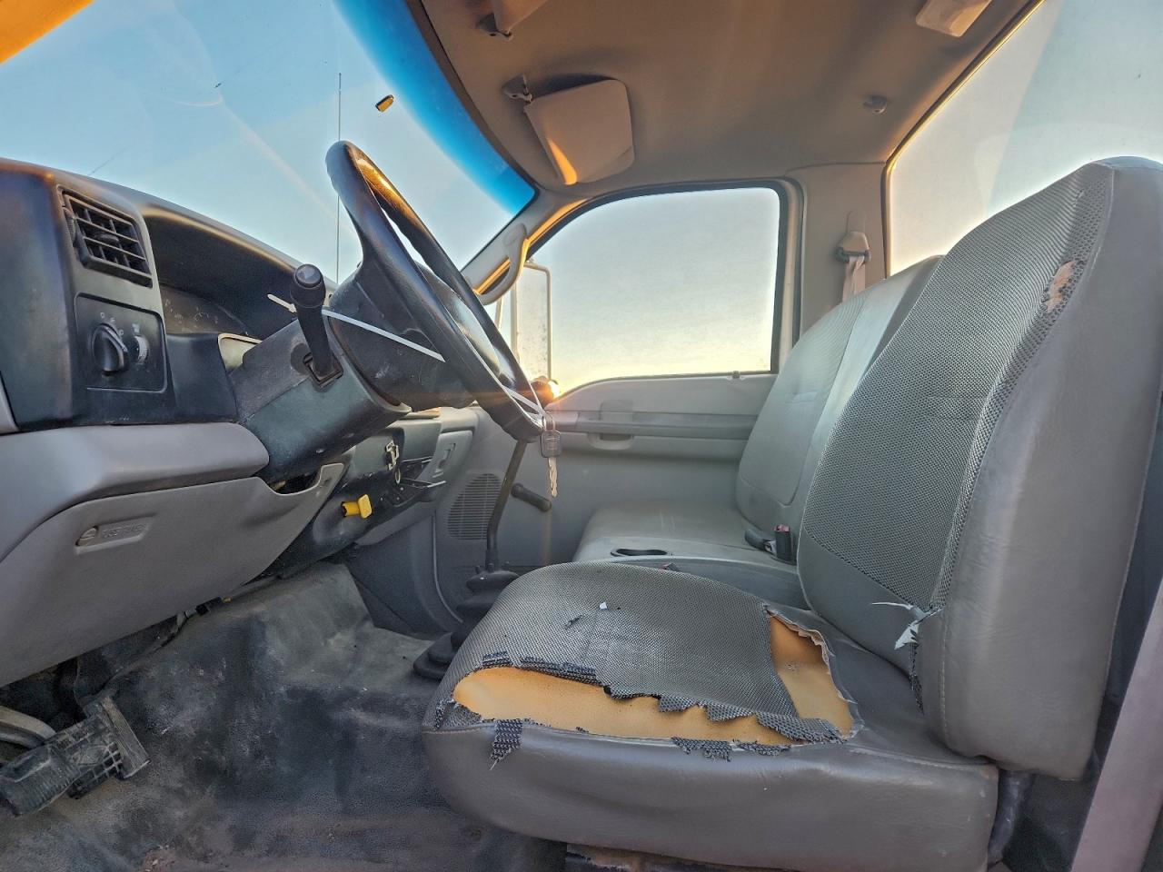 Ford F-650 Super Duty Image 9