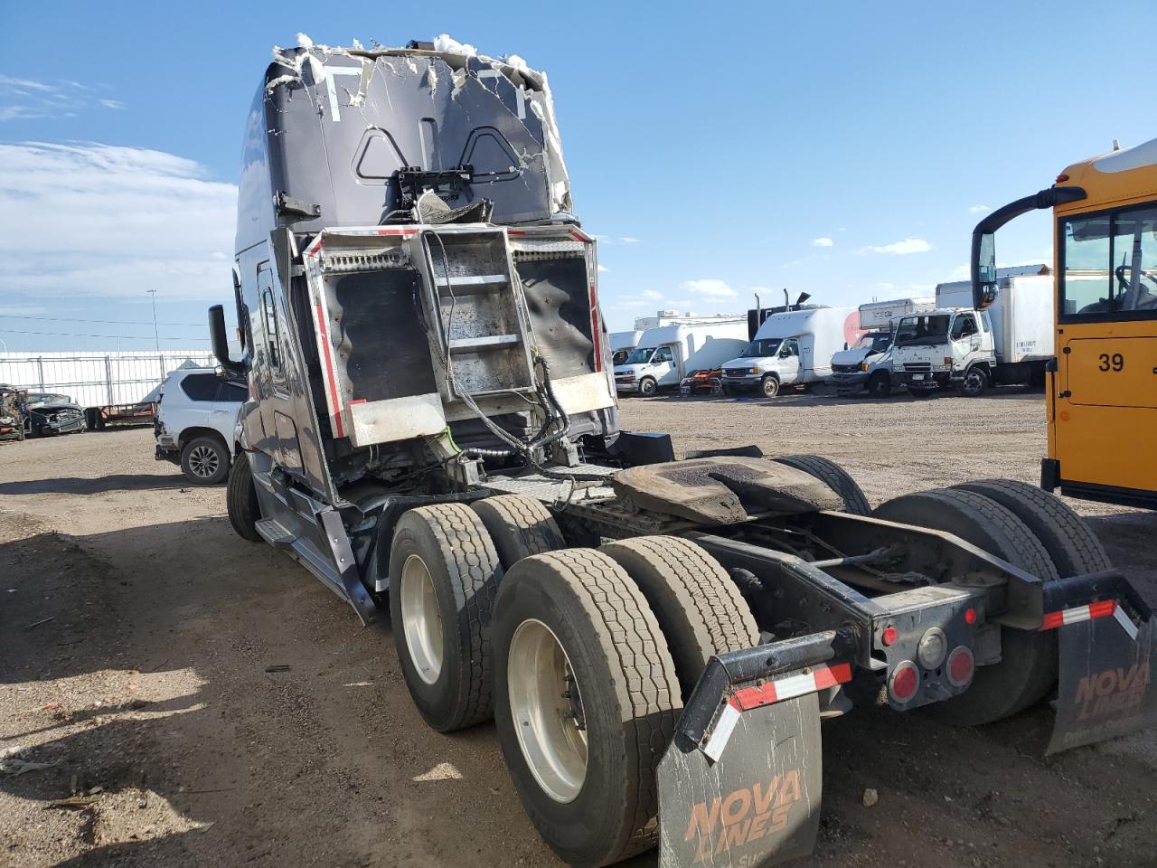 Freightliner Cascadia 1 Image 9