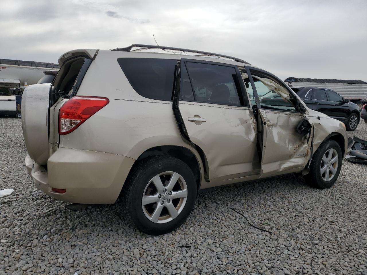 Toyota RAV4 Limited Image 2