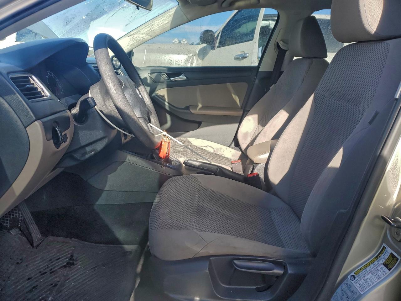 Volkswagen Jetta Base Image 5