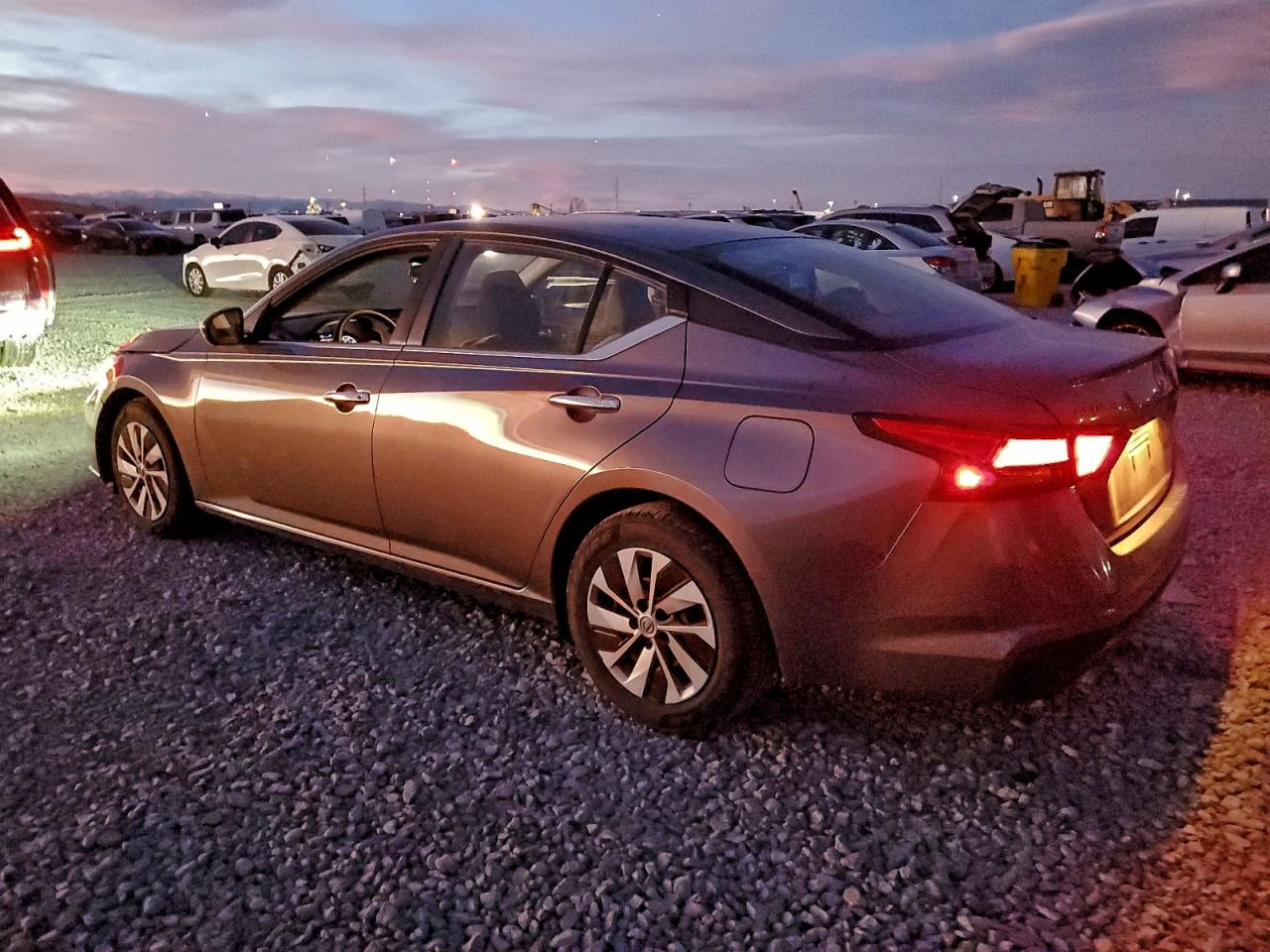 Nissan Altima S Image 6