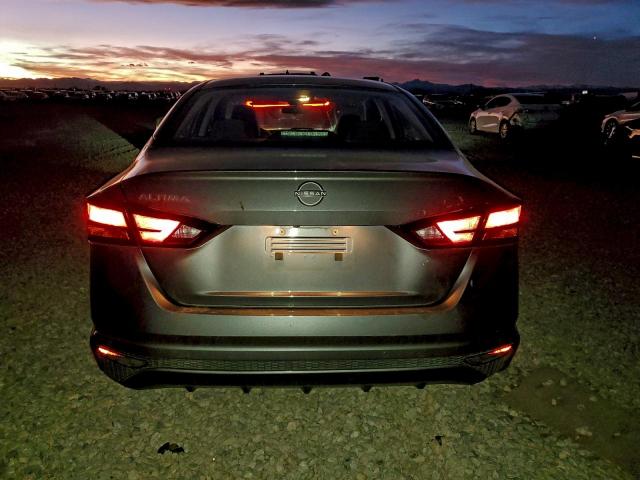 Nissan Altima S Image 4