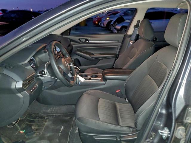 Nissan Altima S Image 9