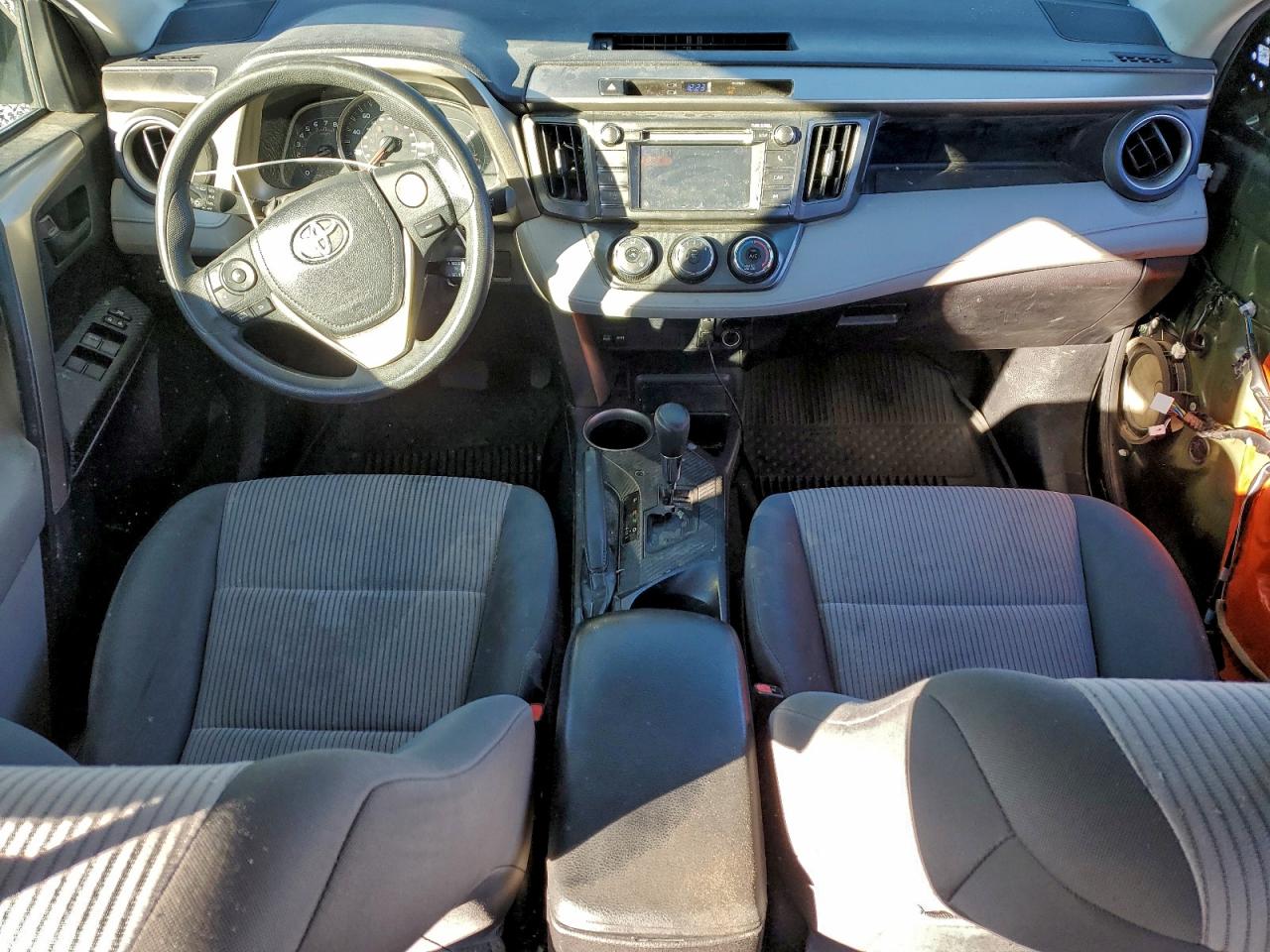 Toyota RAV4 Le Image 10