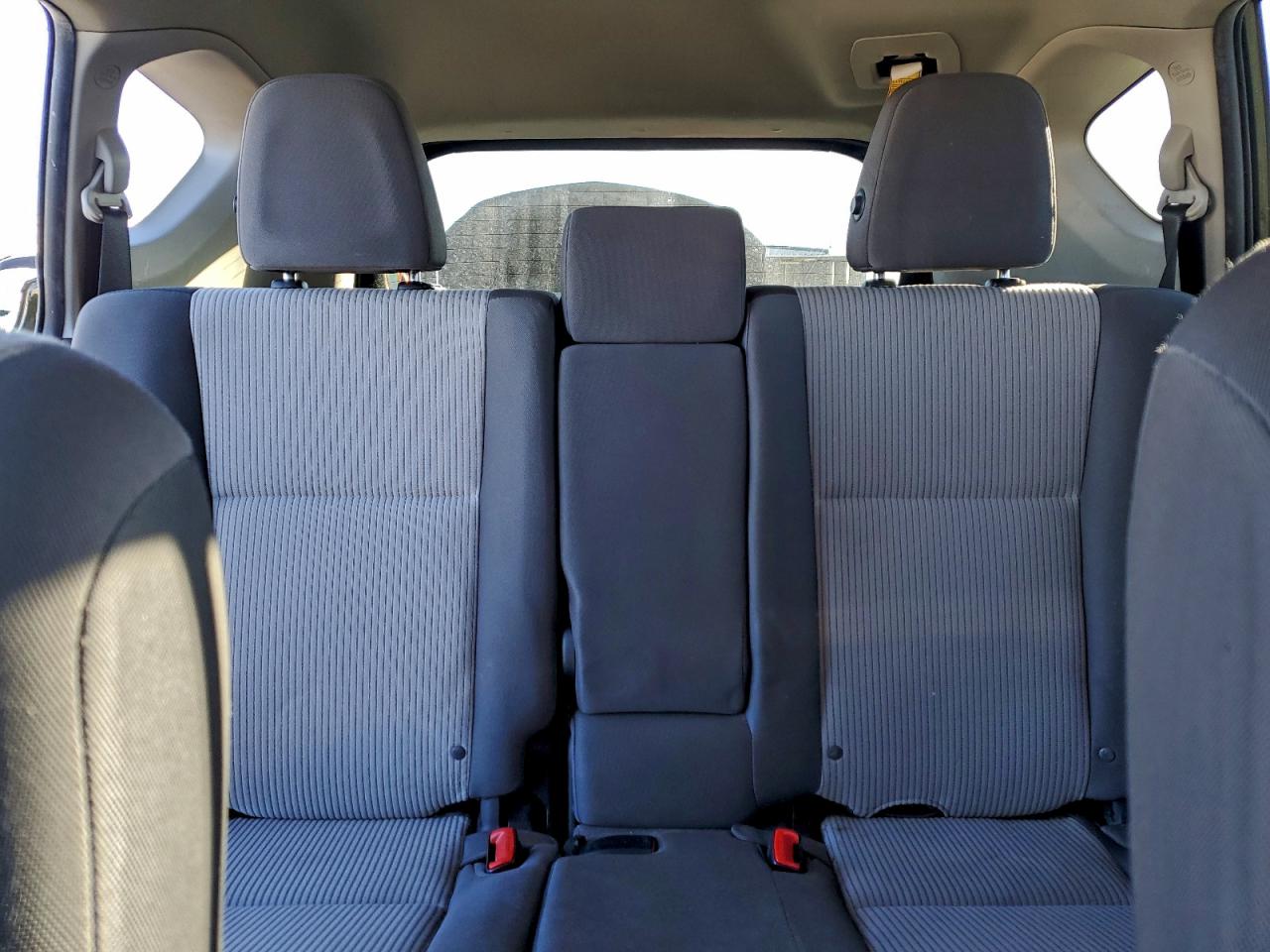 Toyota RAV4 Le Image 12