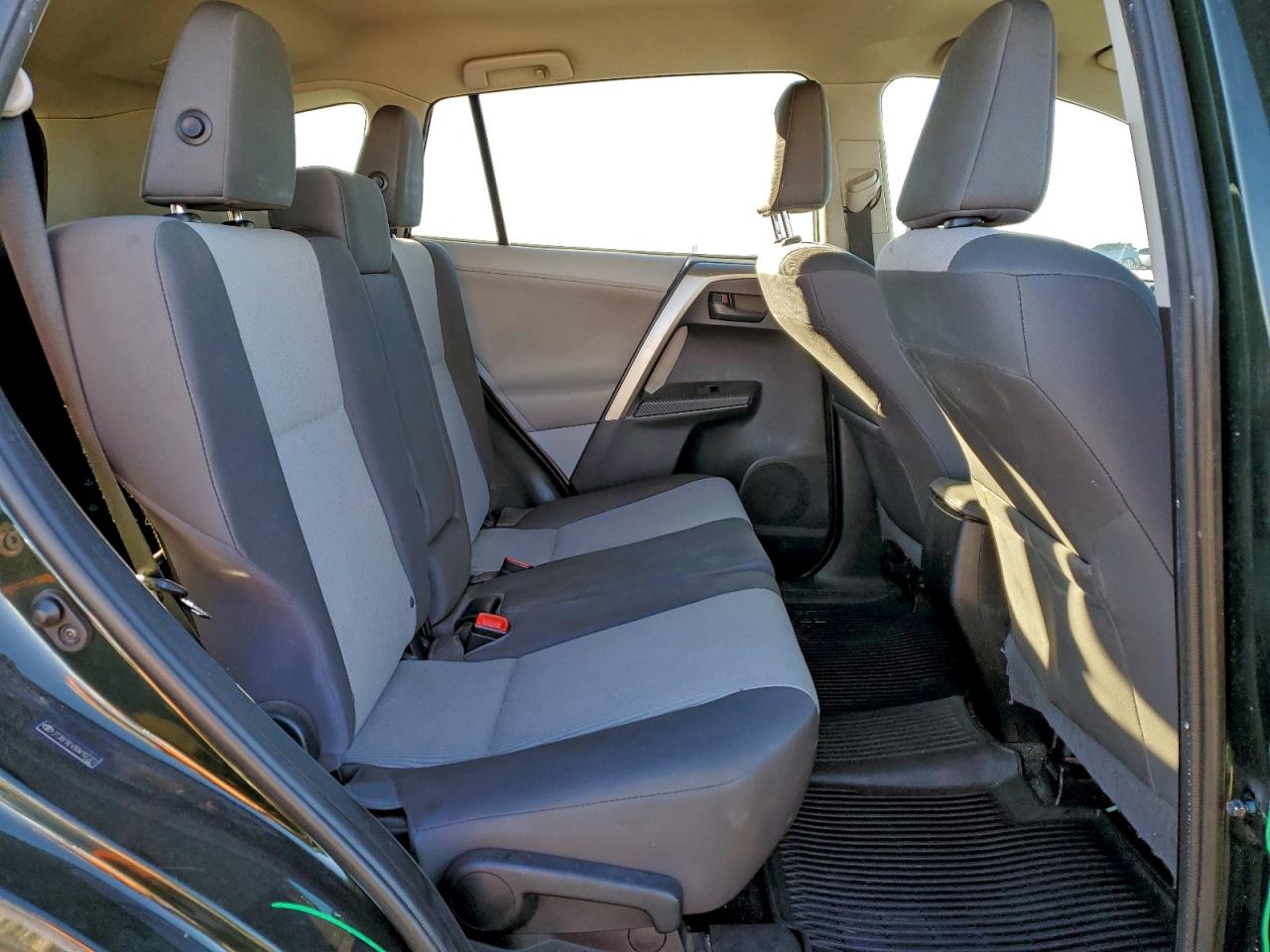 Toyota RAV4 Le Image 3