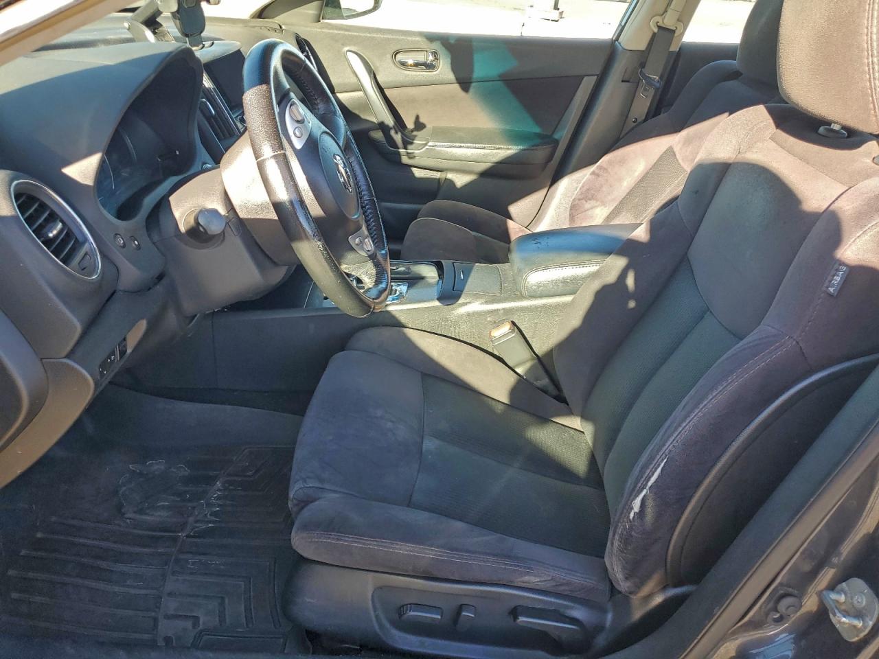 Nissan Maxima S Image 2