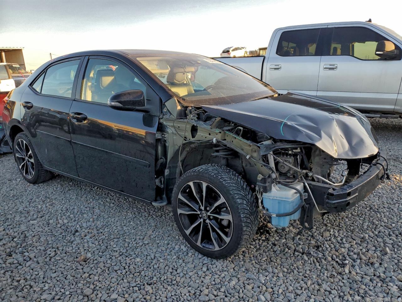 Toyota Corolla L Image 2