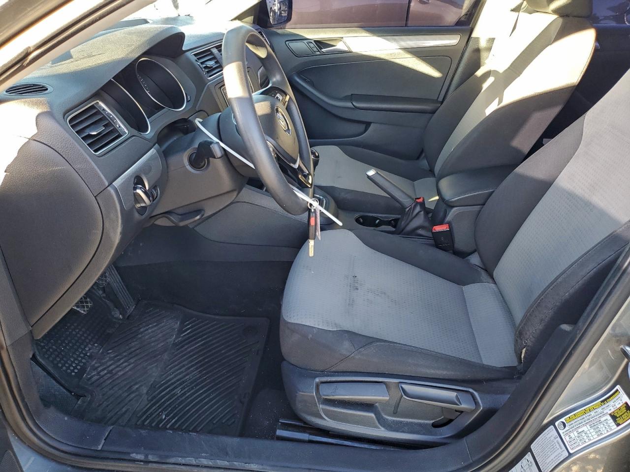 Volkswagen Jetta S Image 10