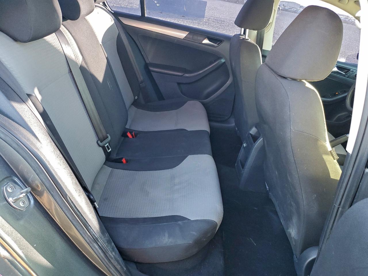 Volkswagen Jetta S Image 8