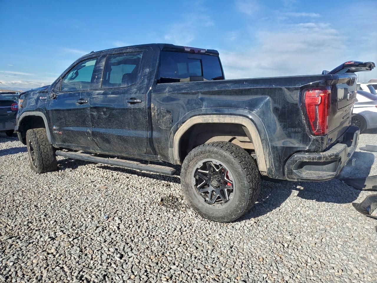 GMC Sierra K1500 At4 Image 3