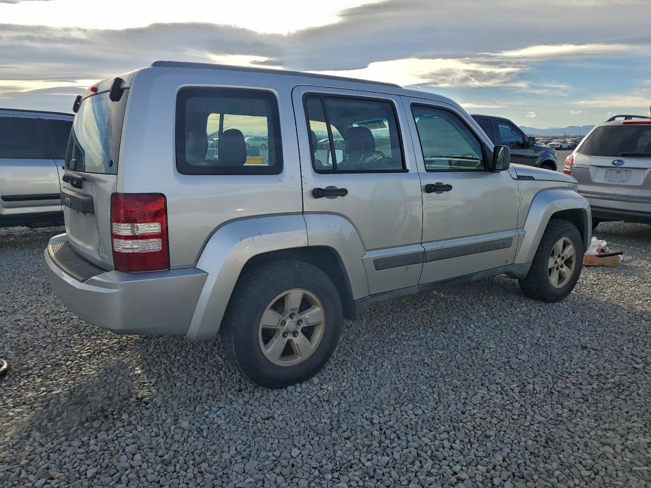 Jeep Liberty Sport Image 8