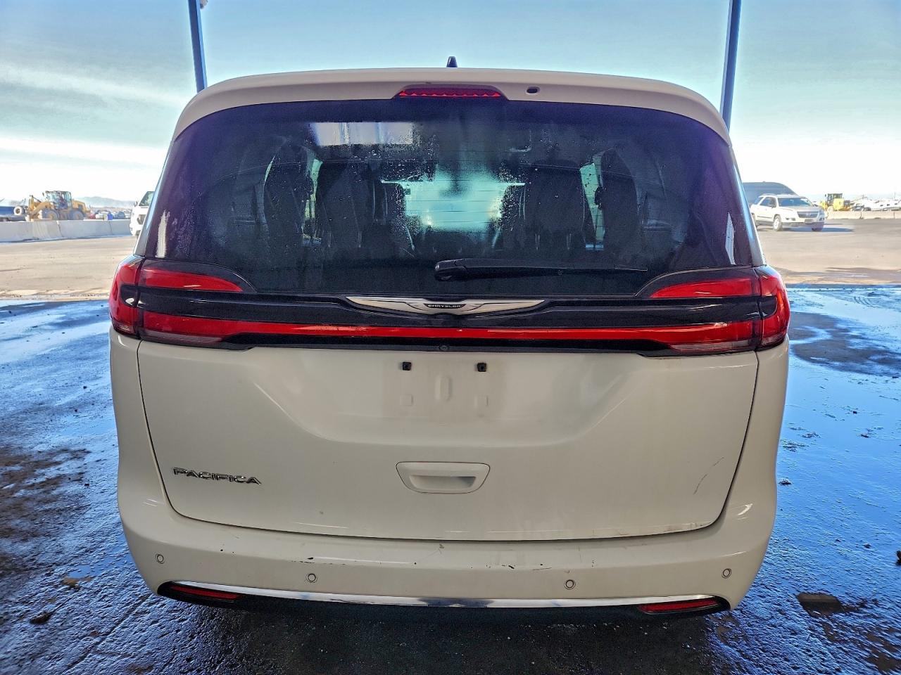 Chrysler Pacifica Touring L Image 5