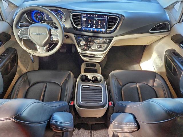 Chrysler Pacifica Touring L Image 10