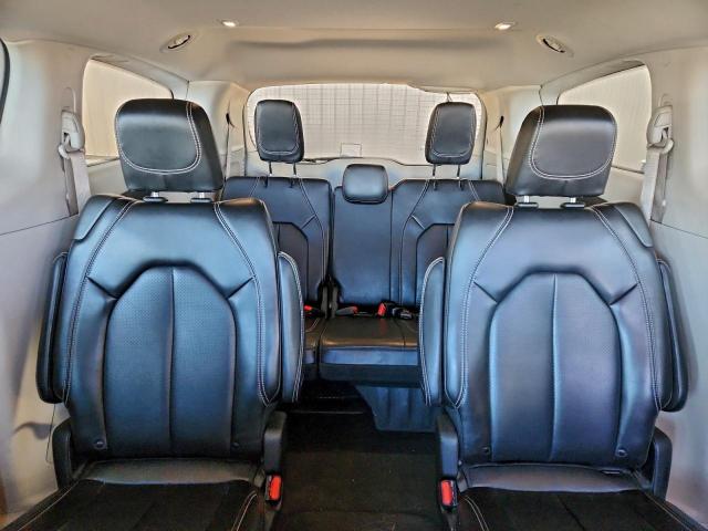 Chrysler Pacifica Touring L Image 12