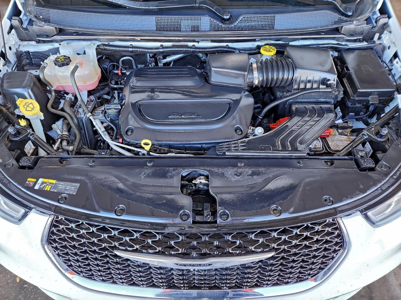 Chrysler Pacifica Touring L Image 9