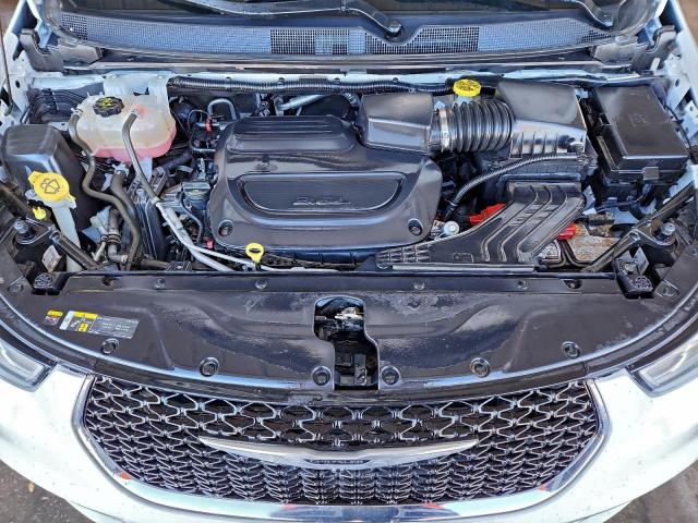 Chrysler Pacifica Touring L Image 9