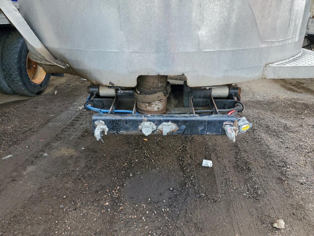 Mack Dump Truck Image 9