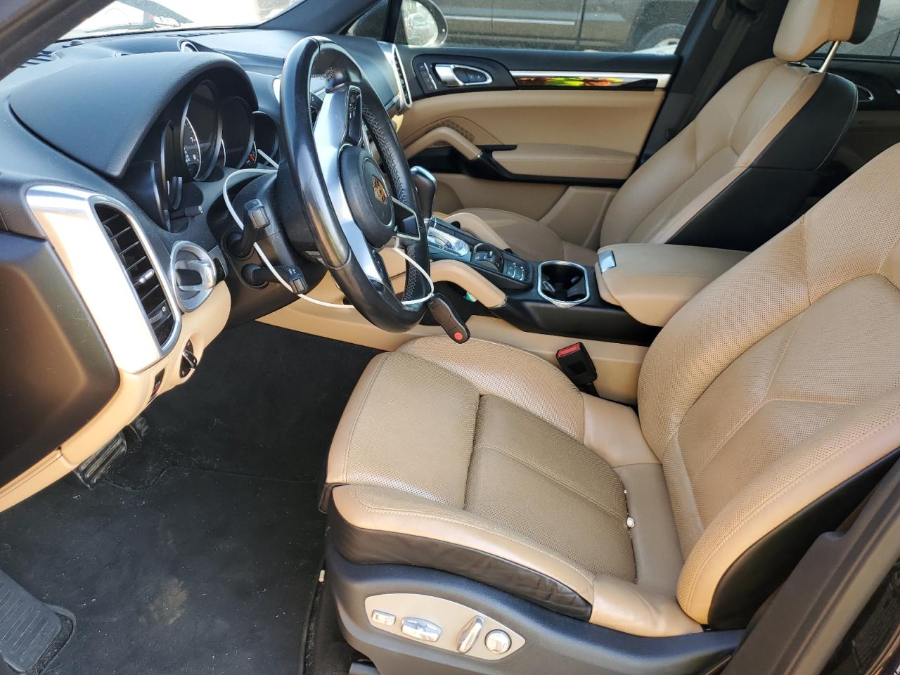 Porsche Cayenne Image 9