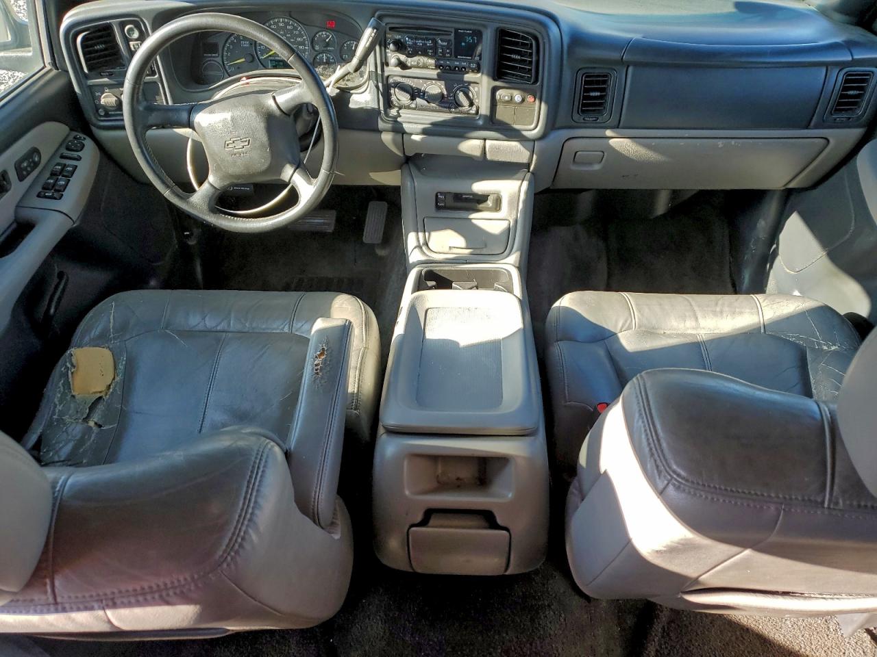 Chevrolet Suburban K1500 Image 4