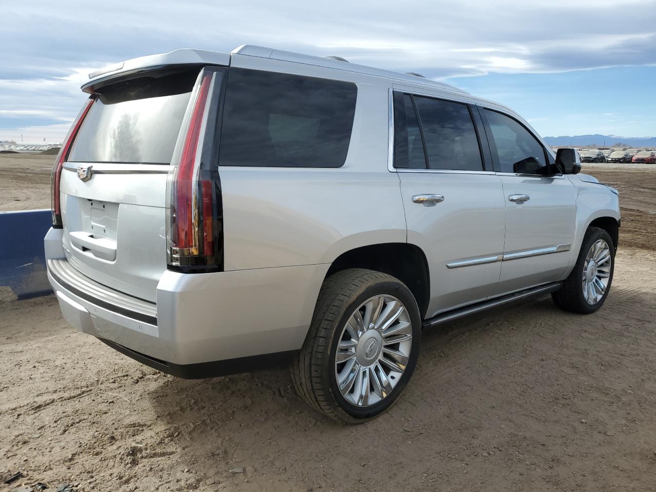 Cadillac Escalade Platinum Image 2