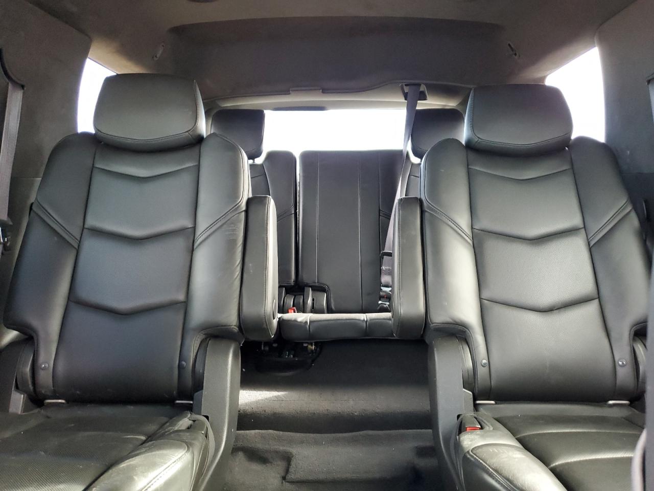 Cadillac Escalade Platinum Image 9