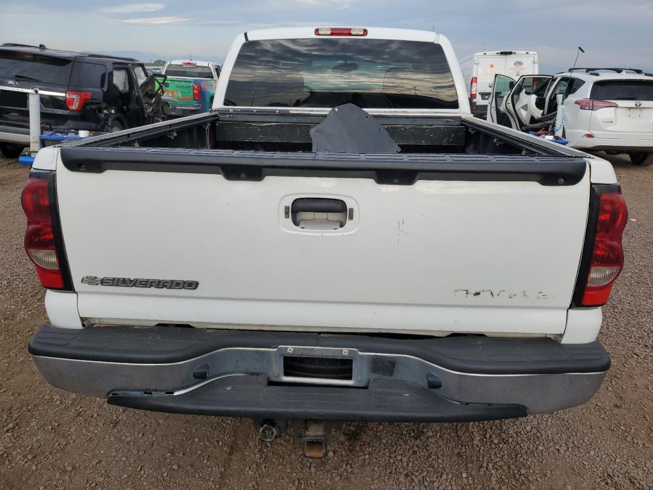 Chevrolet Silverado K1500 Image 3