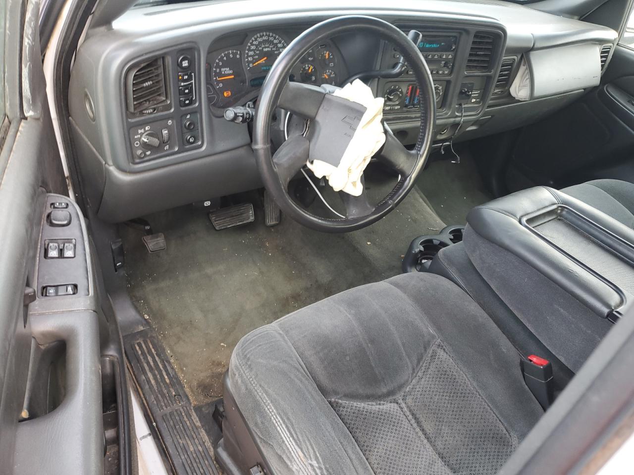 Chevrolet Silverado K1500 Image 2