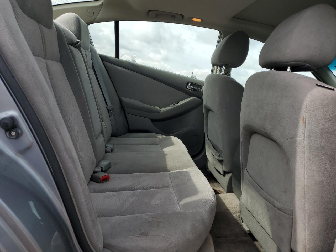 Nissan Altima 3.5se Image 4