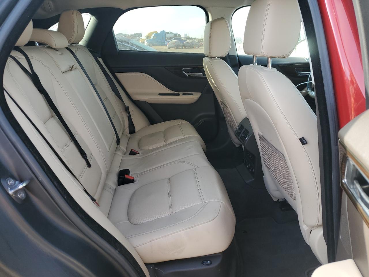 Jaguar F-PACE Prestige Image 10