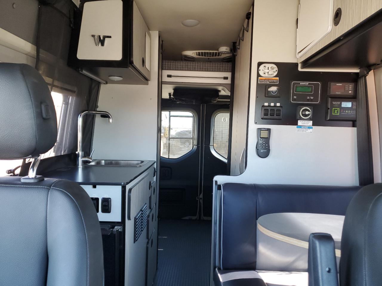 Mercedes-Benz Sprinter 2500 Image 10