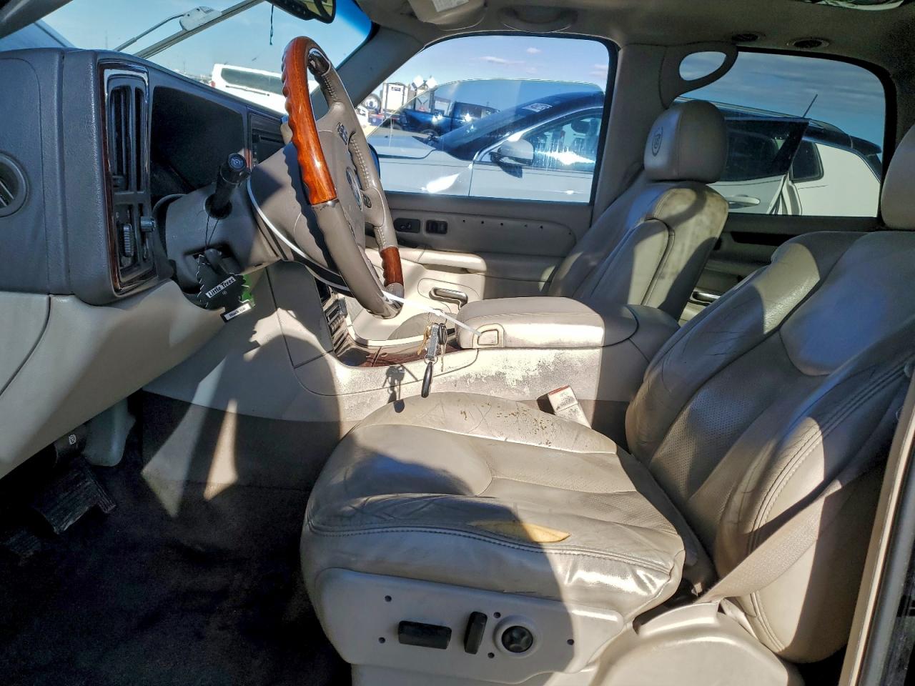 Cadillac Escalade Luxury Image 8