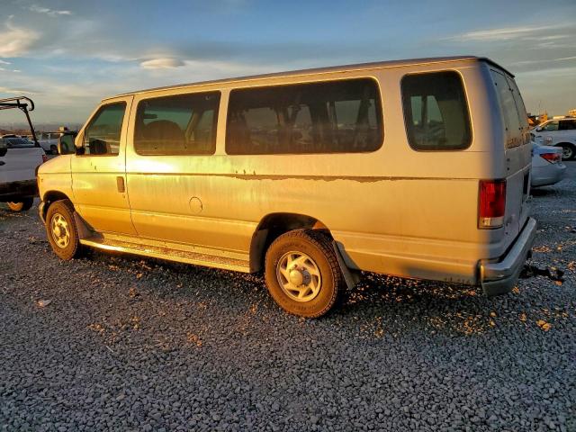 Ford Econoline E350 Super Duty Wagon Image 2