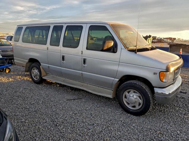 Ford Econoline E350 Super Duty Wagon Image 3
