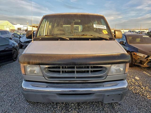 Ford Econoline E350 Super Duty Wagon Image 4