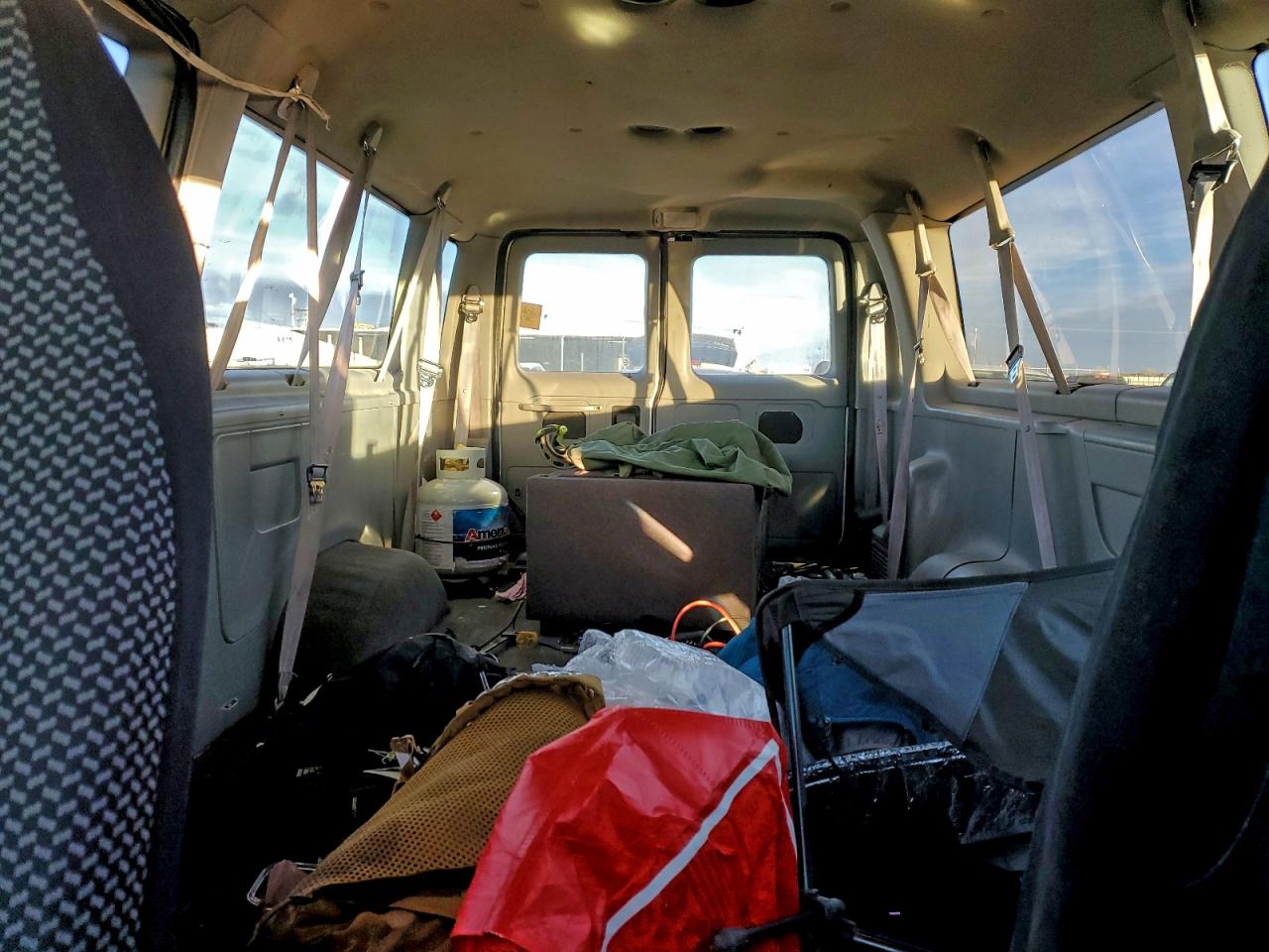 Ford Econoline E350 Super Duty Wagon Image 13