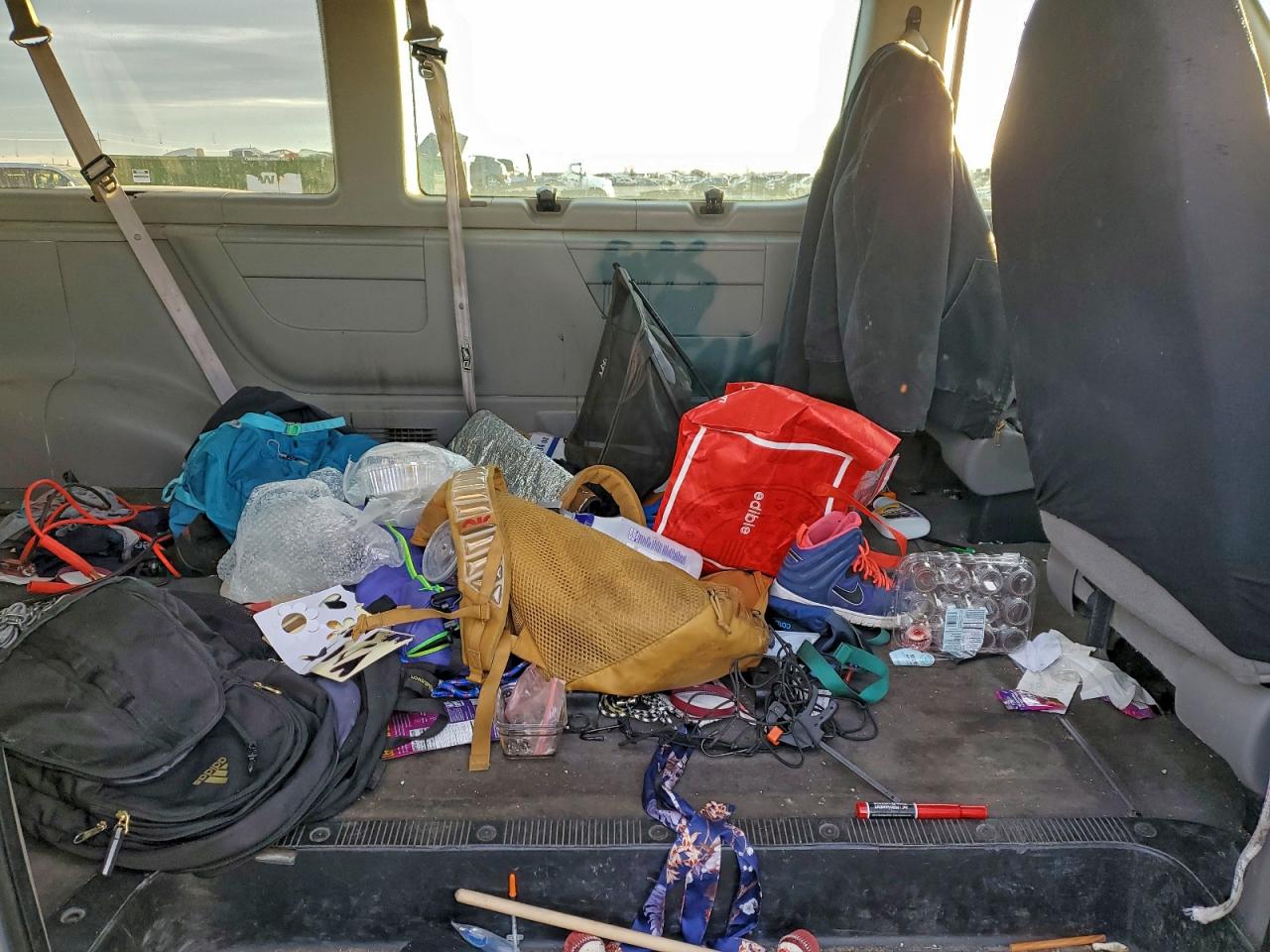 Ford Econoline E350 Super Duty Wagon Image 9