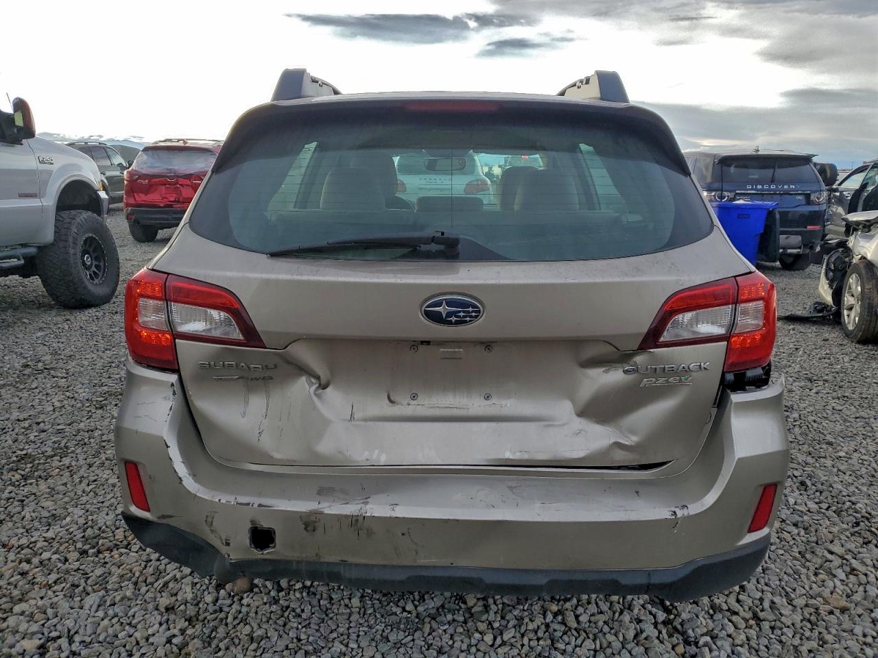 Subaru Outback 2.5i Image 6