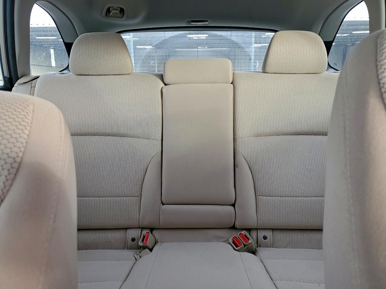 Subaru Outback 2.5i Image 12