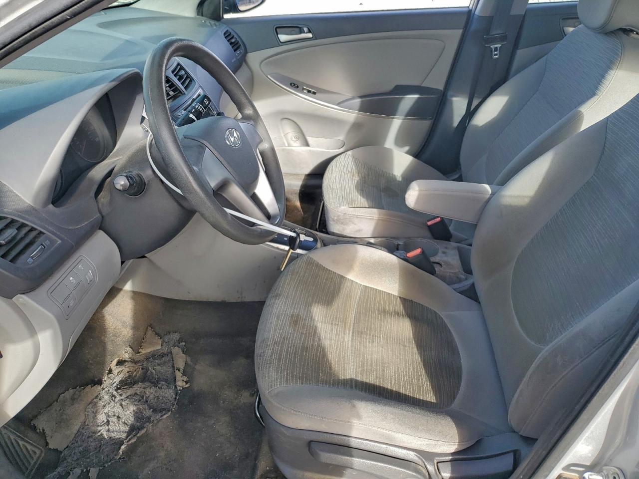 Hyundai ACCENT Gls Image 3